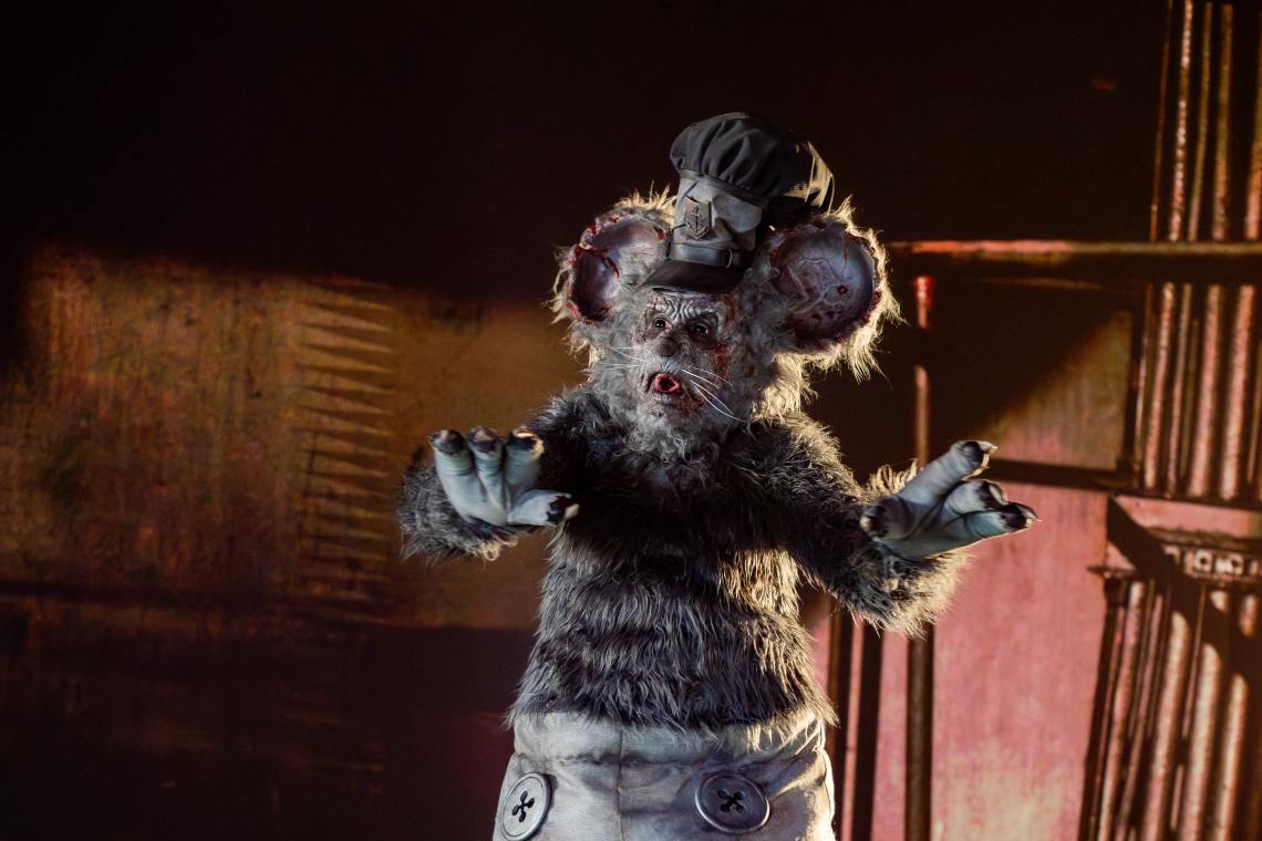 Mickey vira assassino slasher em trailer e cena de Screamboat: Terror a Bordo